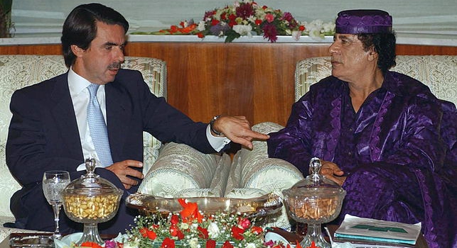 Aznar pactó una comisión del 1% con Abengoa para conseguir adjudicaciones en la Libia de Gadafi
